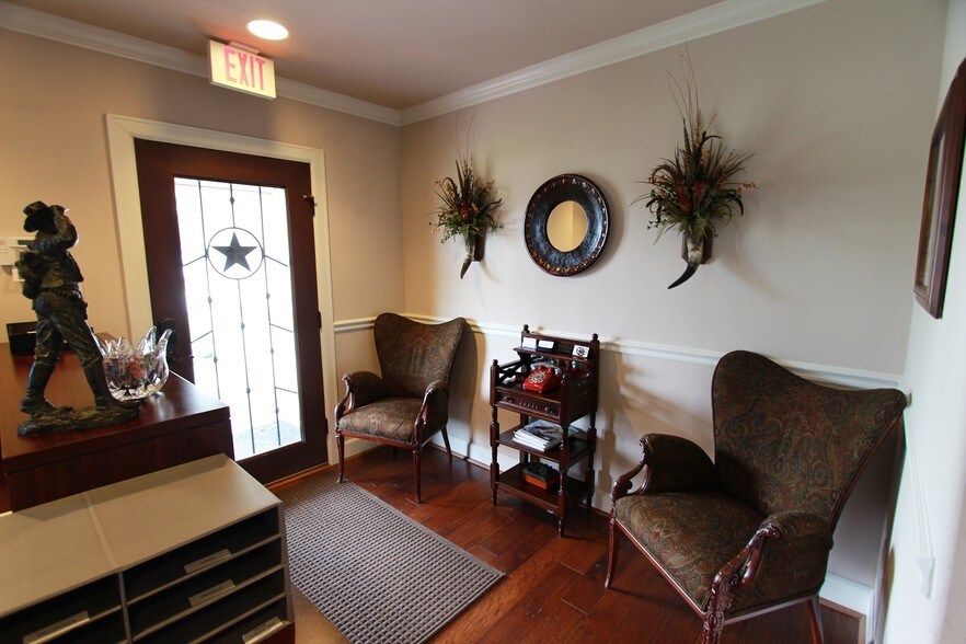 More Photos Of 1006 Thompson Rd, Richmond Office For Sale