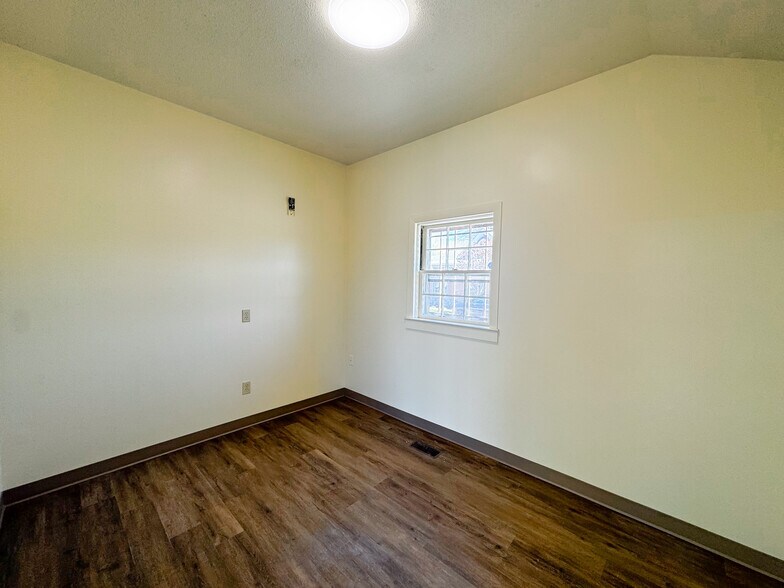 More Photos Of 124 E Main Rd, Middletown General Retail For Lease