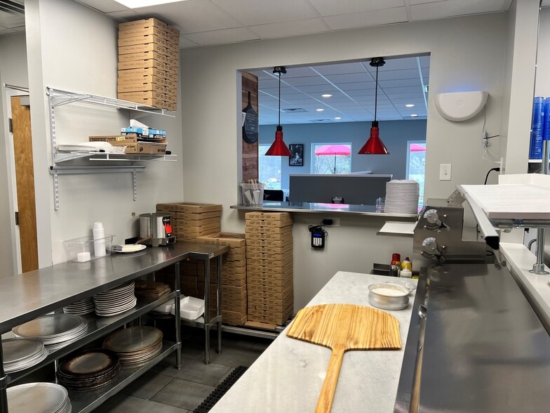 More Photos Of 674 Teresa, Roanoke General Retail For Sale