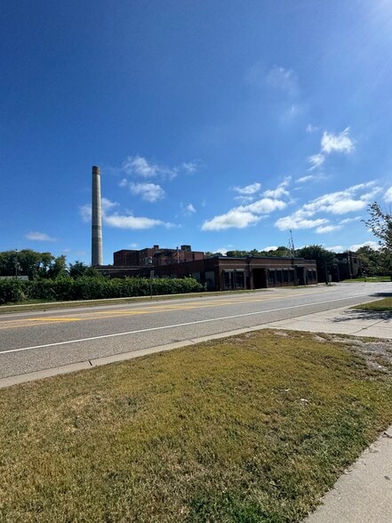 More Photos Of 747 Payne Ave, Saint Paul Warehouse For Sale