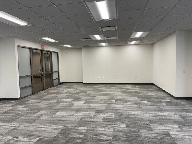 More Photos Of 3203 SW 32nd Ave, Fargo Office For Lease