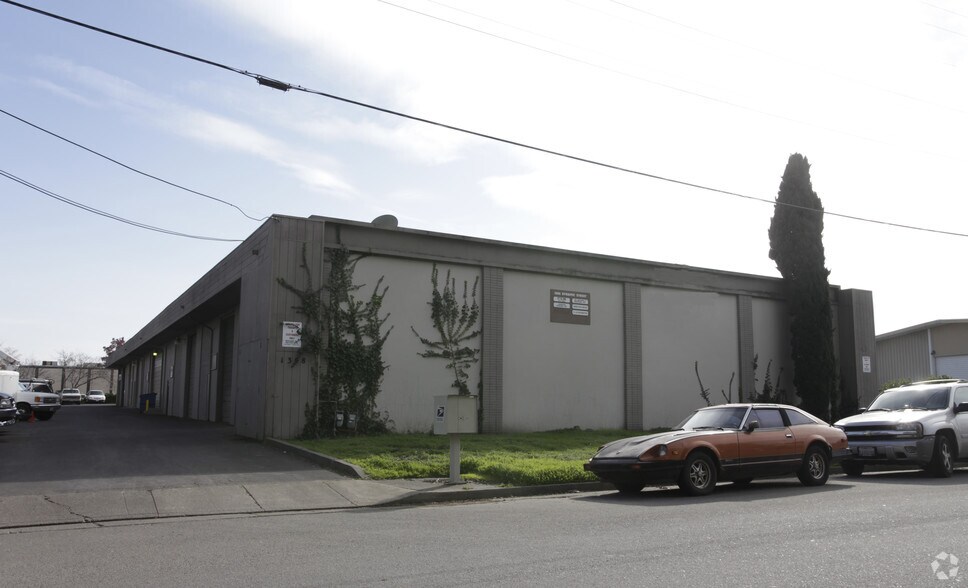 More Photos Of 1308 Dynamic St, Petaluma Flex For Lease