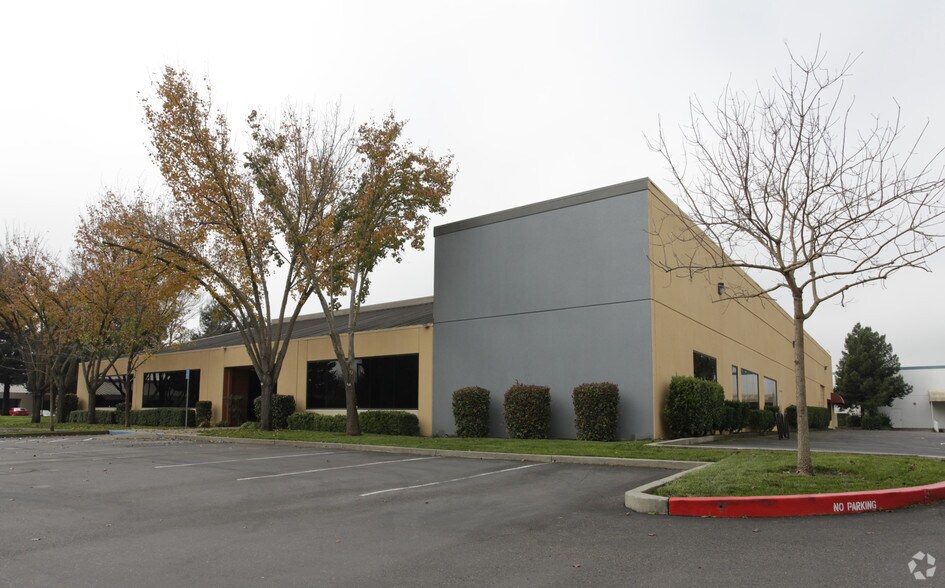 More Photos Of 1360 Redwood Way, Petaluma Office For Lease