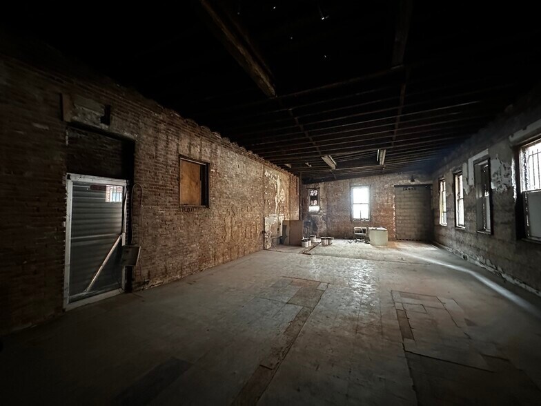 More Photos Of 67-11 Fresh Pond Rd, Ridgewood Storefront Retail Residential For Lease