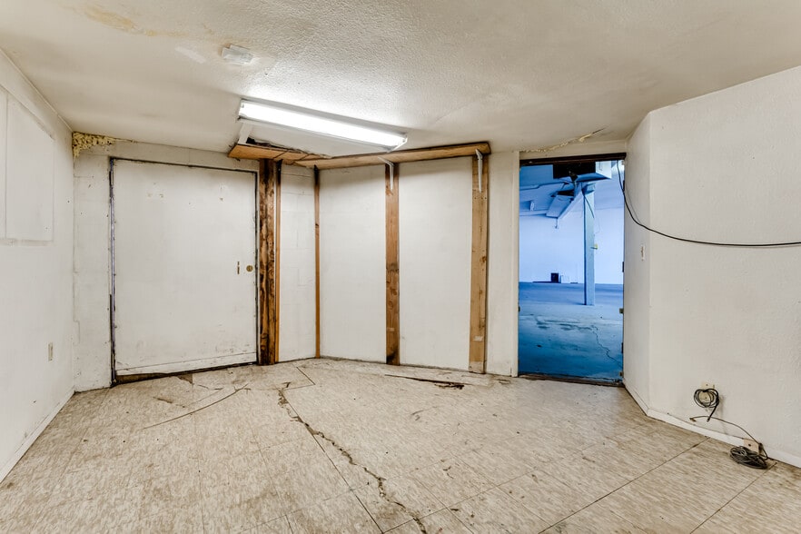 More Photos Of 600 Or-99 Hwy, Eugene Freestanding For Sale