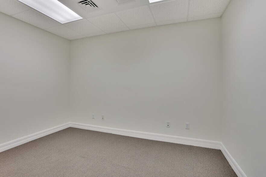 More Photos Of 4711 NW 53rd Ave, Gainesville Medical For Lease