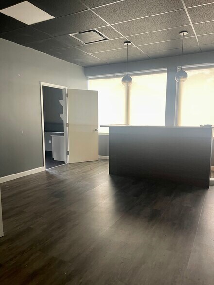 More Photos Of 1345 E Putnam Ave, Old Greenwich Storefront Retail Office For Lease