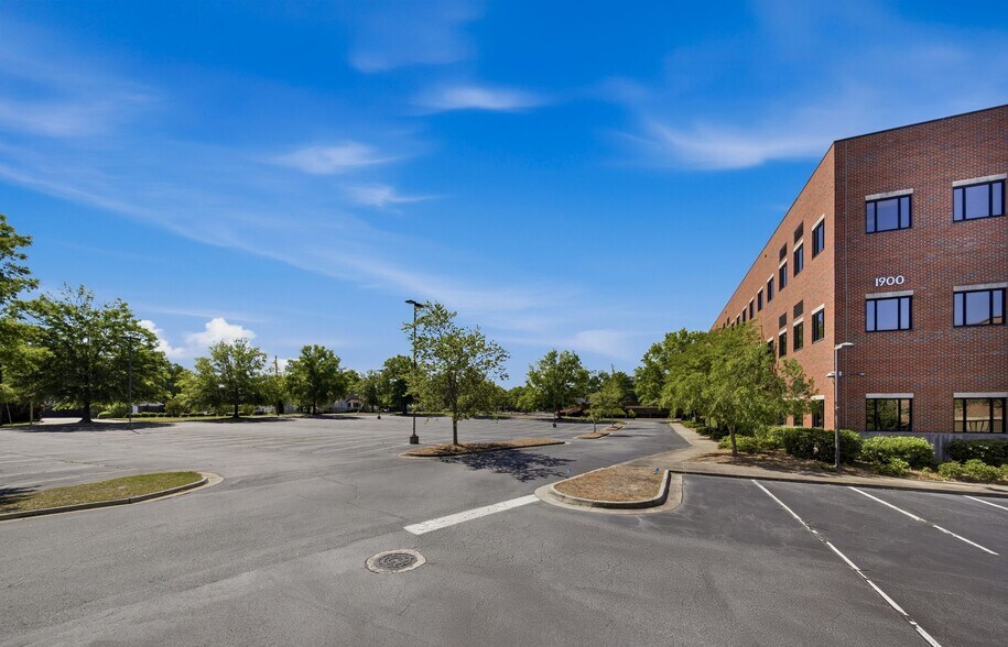 More Photos Of 1900 10th Ave, Columbus Medical For Lease