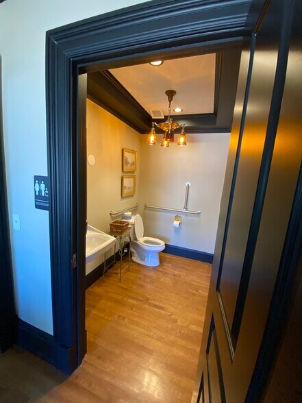 More Photos Of 3538 S Highland Dr, Salt Lake City Loft Creative Space For Sale