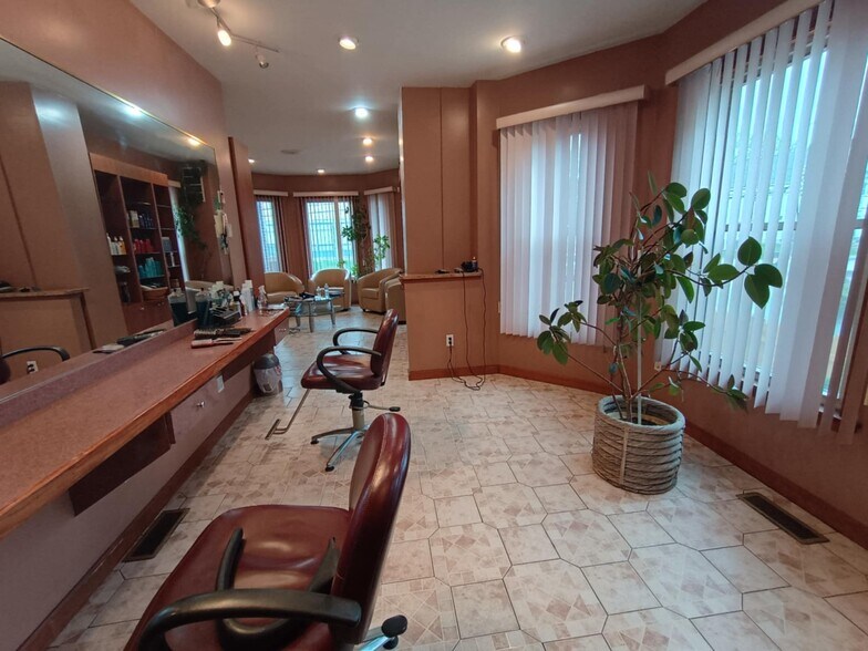 More Photos Of 25 Hamilton St, Saugus Storefront Retail Residential For Lease