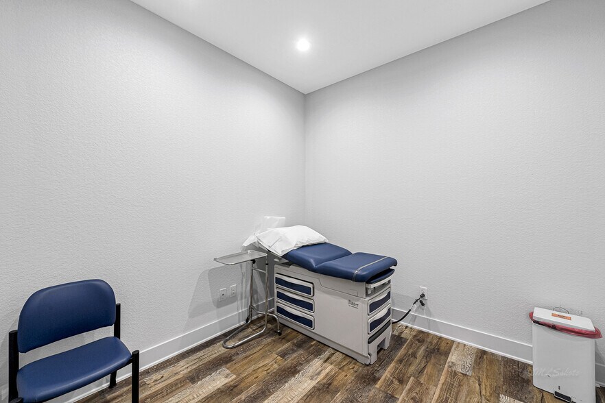 More Photos Of 225 Bella Katy Dr, Katy Medical For Sale