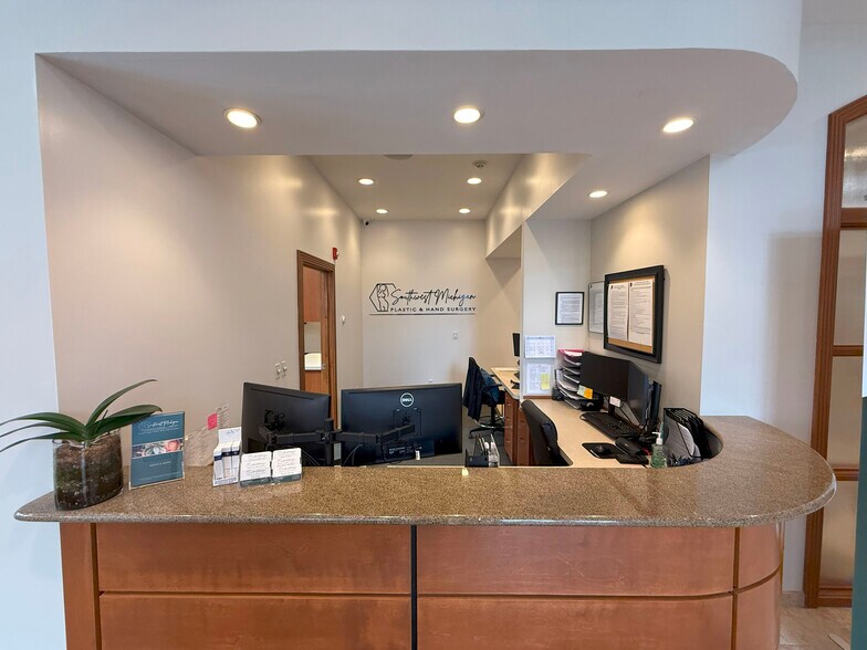 More Photos Of 7971 Moorsbridge Rd, Portage Medical For Lease