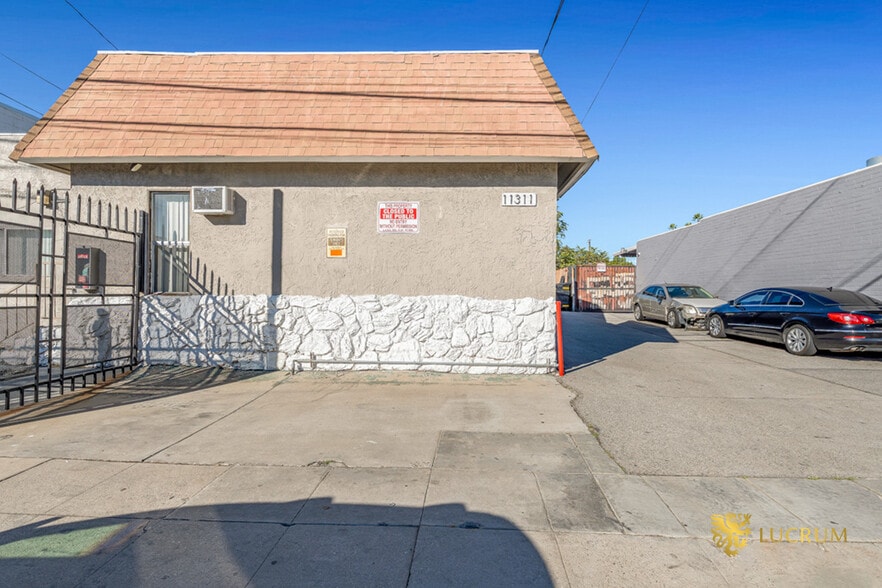 Primary Photo Of 11311 Burbank Blvd, North Hollywood Apartments For Sale