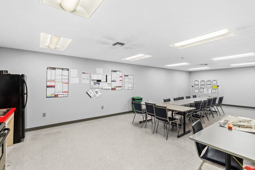 More Photos Of 3375 Rock Prairie Rd W, College Station Warehouse For Lease