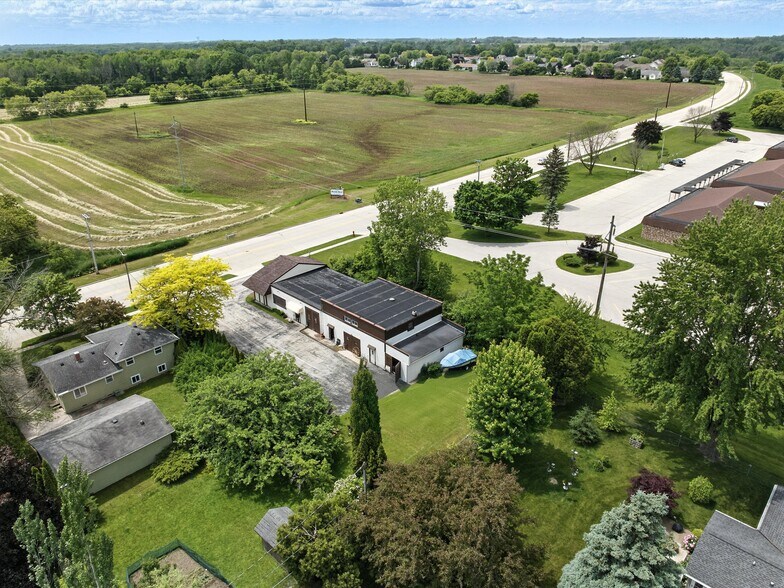 More Photos Of 4326 Michigan Ave, Manitowoc Freestanding For Sale