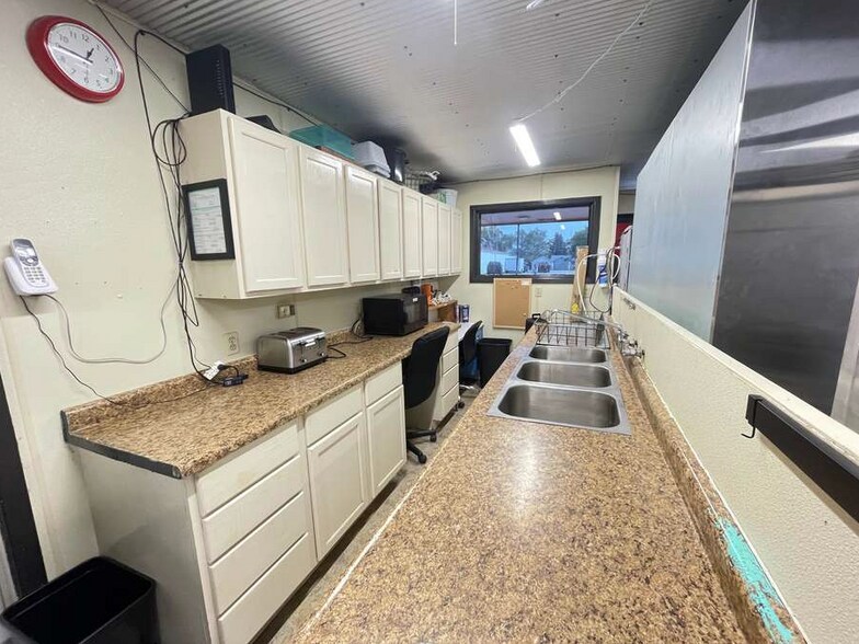 More Photos Of 223 S Main St, Valentine General Retail For Sale