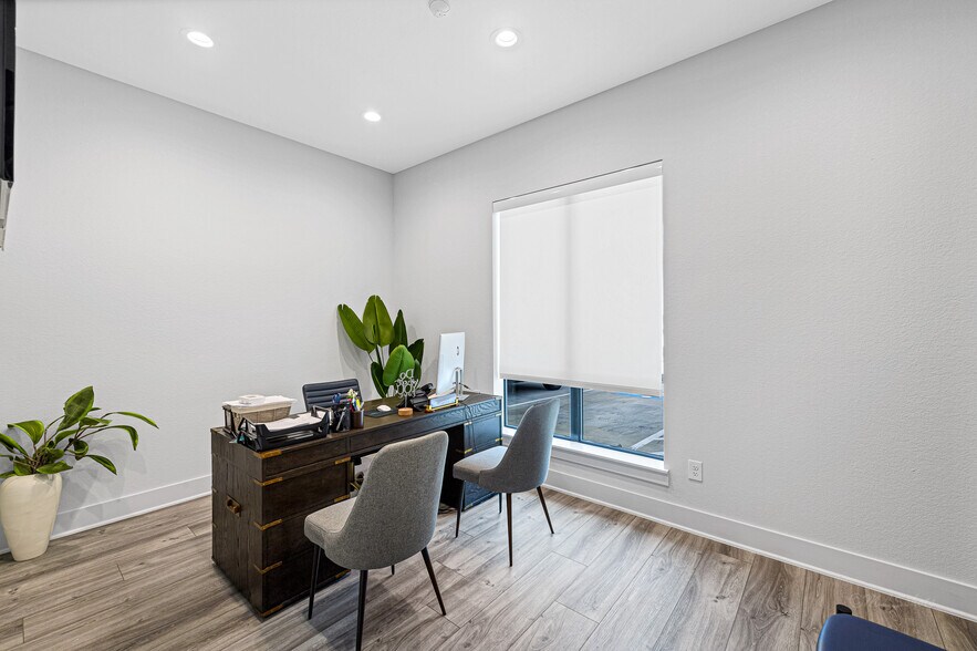 More Photos Of 225 Bella Katy Dr, Katy Medical For Sale