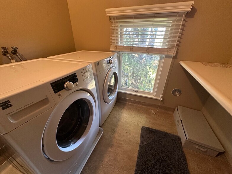 More Photos Of 1369 G St, Arcata Office Residential For Sale