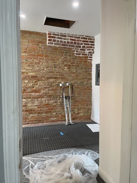 More Photos Of 406 5th St NW, Washington Office For Lease