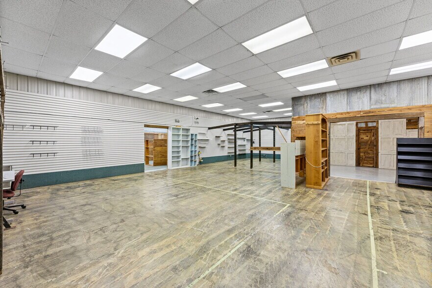 More Photos Of 600 N Maple St, Garnett General Retail For Sale