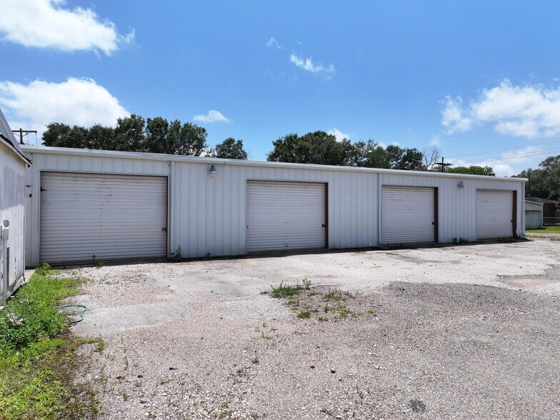 More Photos Of 1440 Gulfway Dr, Winnie Showroom For Sale