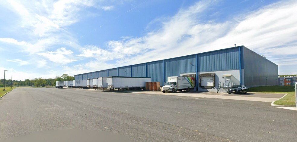 More Photos Of 301 Essex Rd, Tinton Falls Warehouse For Lease