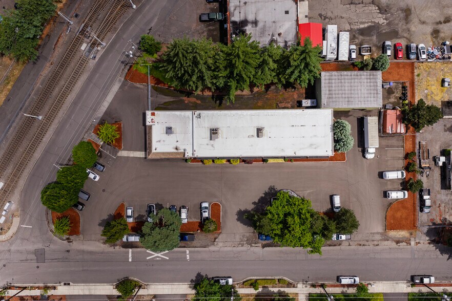 More Photos Of 2450 NW Eleven Mile Ave, Gresham Distribution For Sale