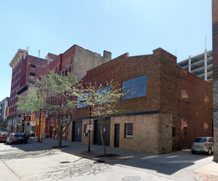 More Photos Of 218 4th St, Des Moines Parking Garage For Sale