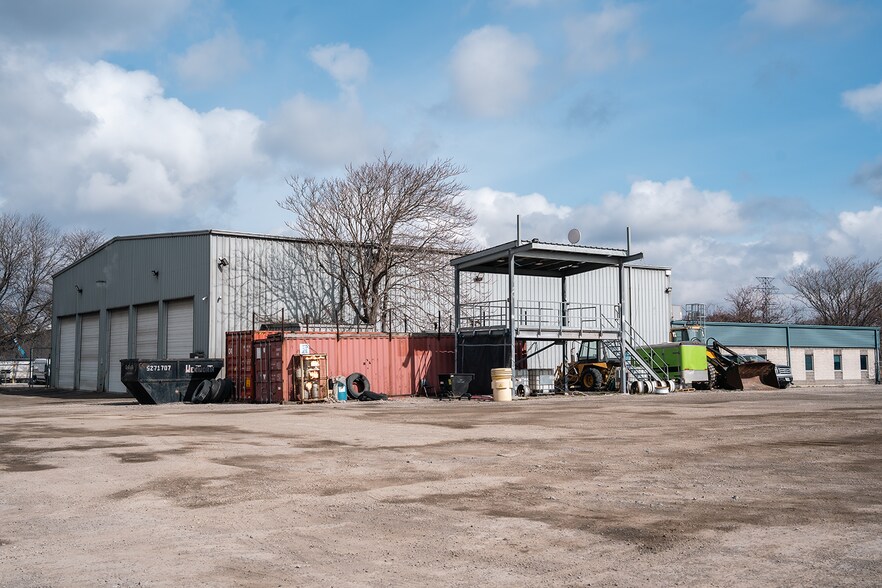 More Photos Of 200 Eastport Blvd, Hamilton Warehouse For Lease