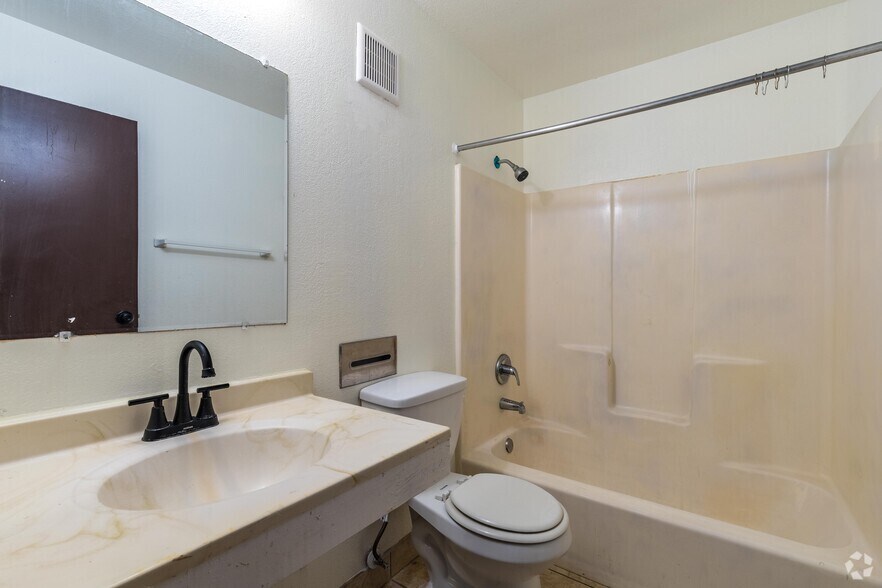 More Photos Of 320 Lee Ave, Bullhead City Apartments For Sale