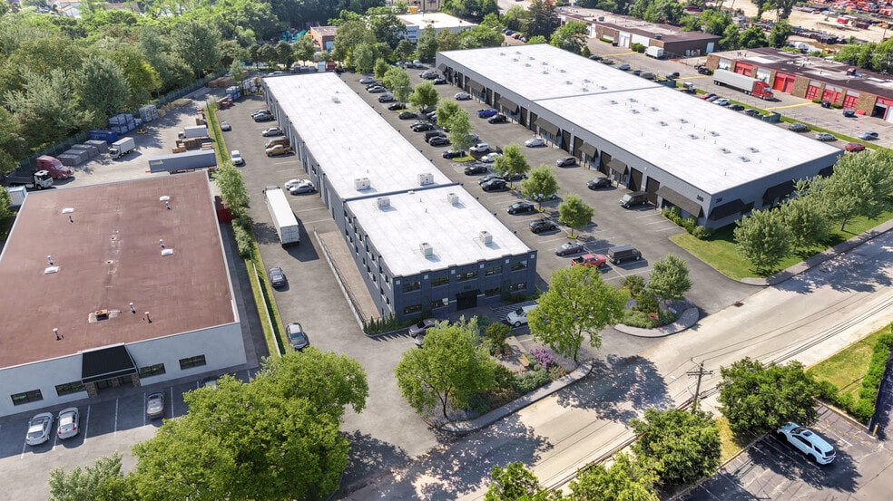More Photos Of 190 Blydenburgh Rd, Islandia Warehouse For Lease