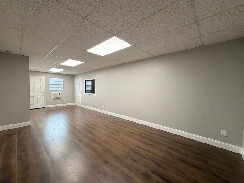 More Photos Of 511 Herbert St, Port Orange Warehouse For Lease