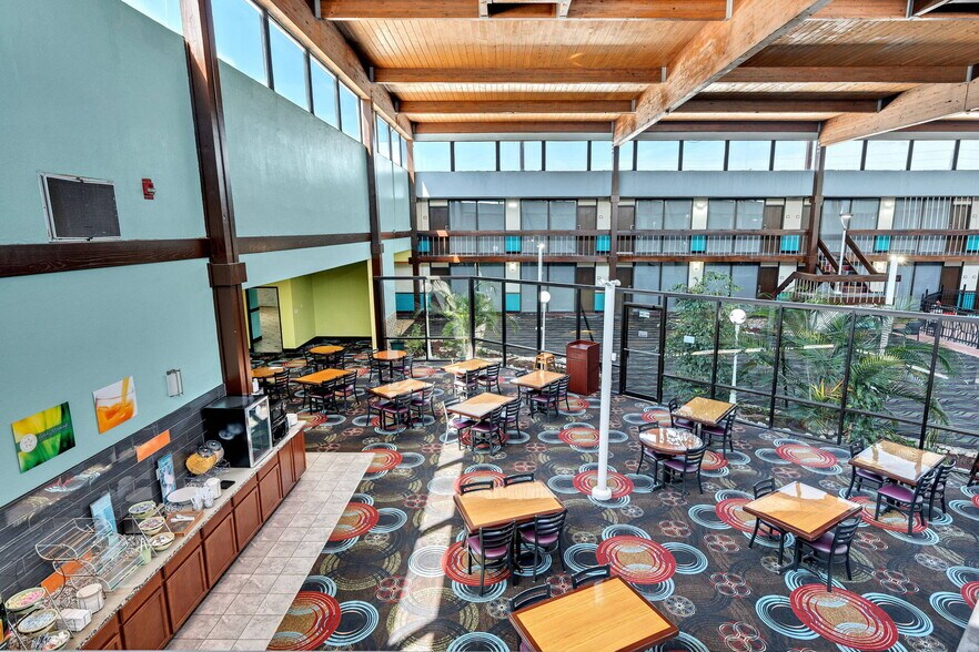 More Photos Of 3232 N Summit St, Arkansas City Hotel For Sale