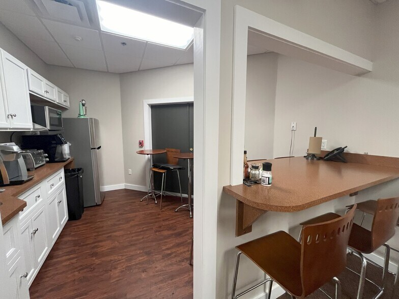 More Photos Of 140 Point Judith Rd, Narragansett Storefront Retail Office For Sale