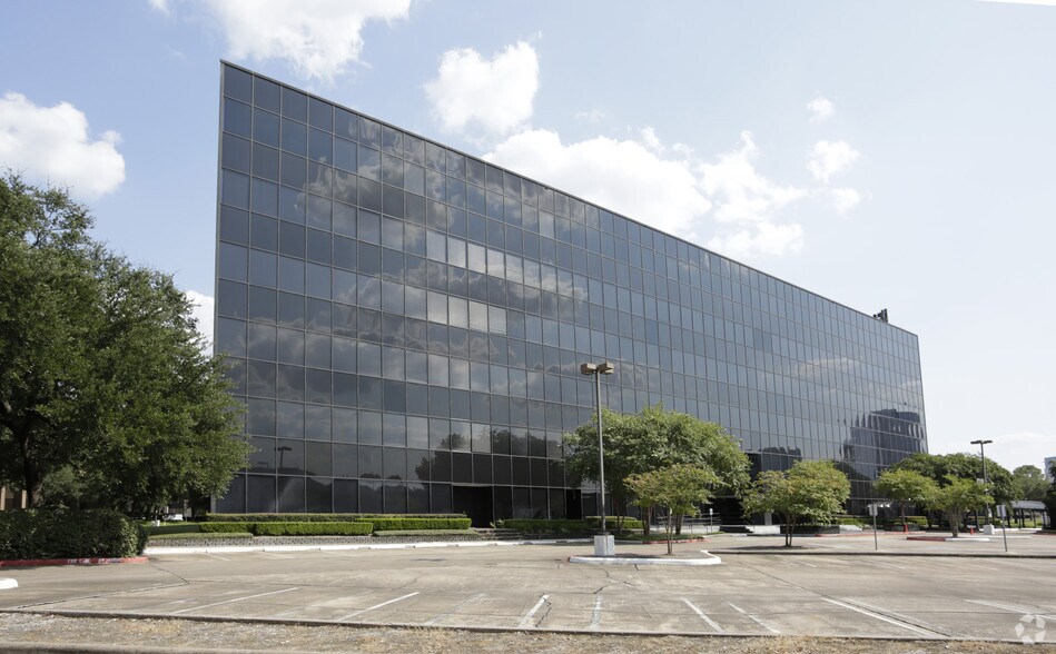 Primary Photo Of 10000 Richmond Ave, Houston Office For Lease