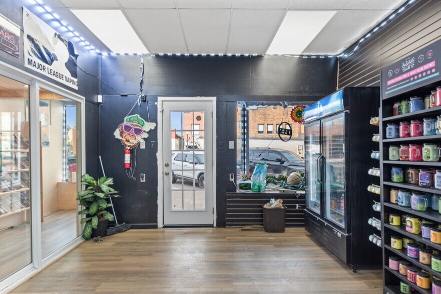 More Photos Of 126 N High St, Hillsboro Storefront Retail Residential For Sale