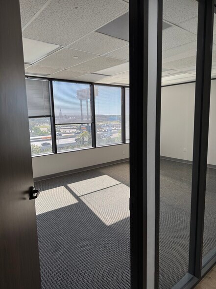 More Photos Of 7324 Southwest Fwy, Houston Office For Lease