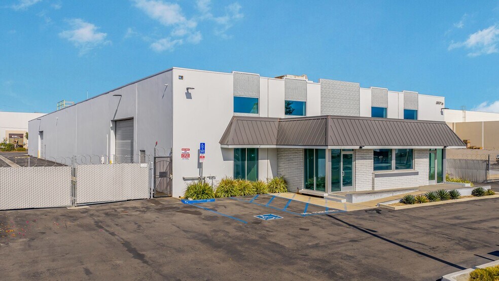 More Photos Of 3601-3605 W Pendleton Ave, Santa Ana Manufacturing For Lease