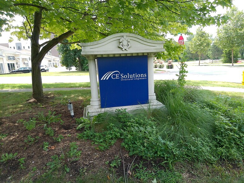 More Photos Of 10 Shoshone Dr, Carmel Office For Lease