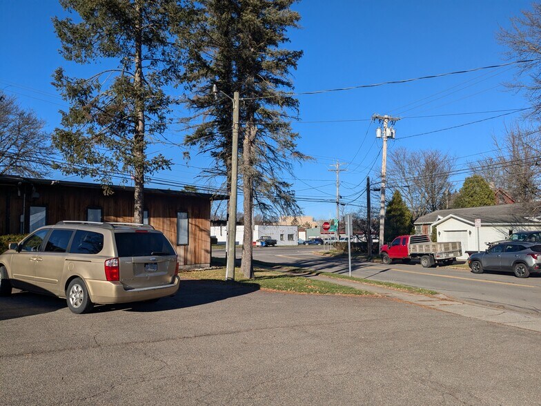 More Photos Of 219 1/2 Tompkins St, Cortland Freestanding For Sale