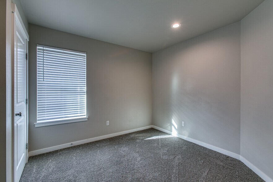 More Photos Of 1205 Boon St, Sumas Apartments For Sale