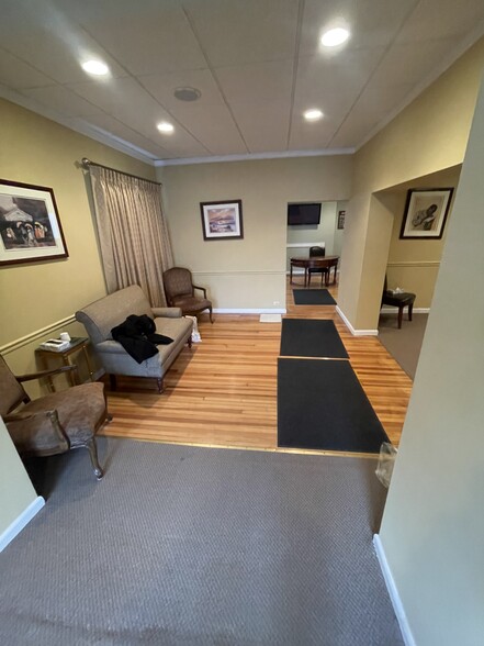 More Photos Of 3313 Brighton Rd, Pittsburgh Funeral Home For Sale