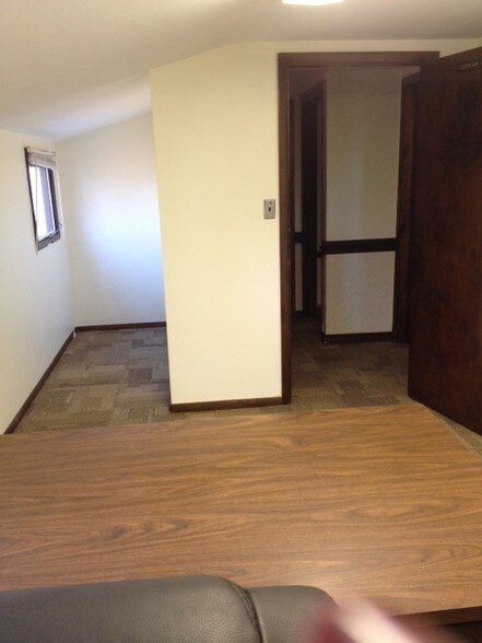 More Photos Of 19 N County Line Rd, Jackson Medical For Lease