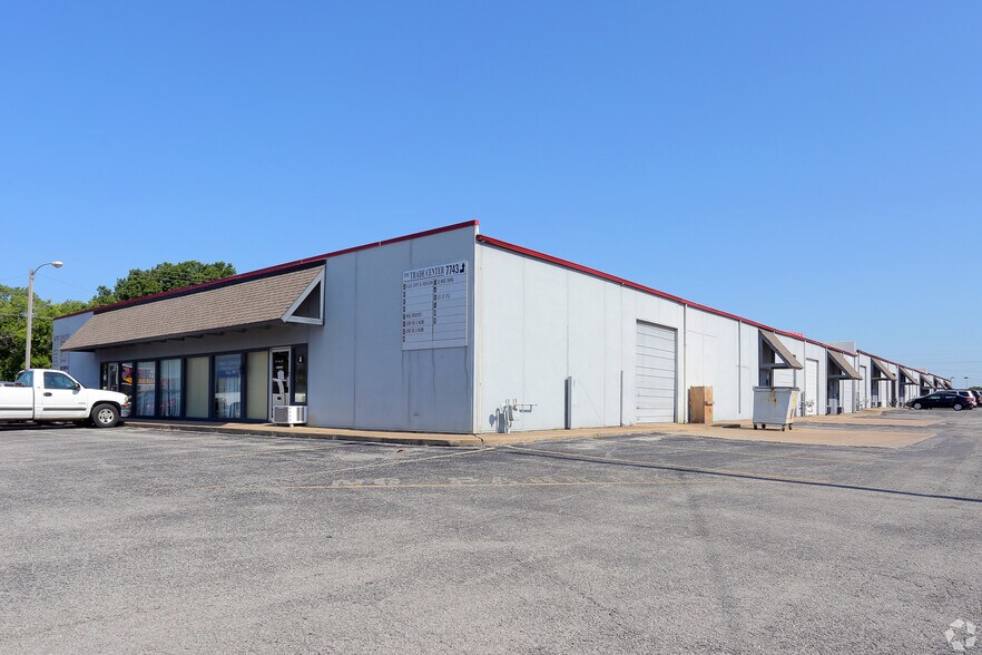 More Photos Of 7739-7743 E 38th St, Tulsa Light Manufacturing For Lease