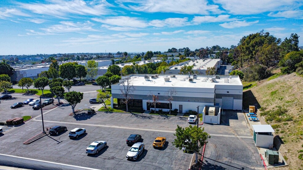 More Photos Of 995 Park Center Dr, Vista Research And Development For Sale