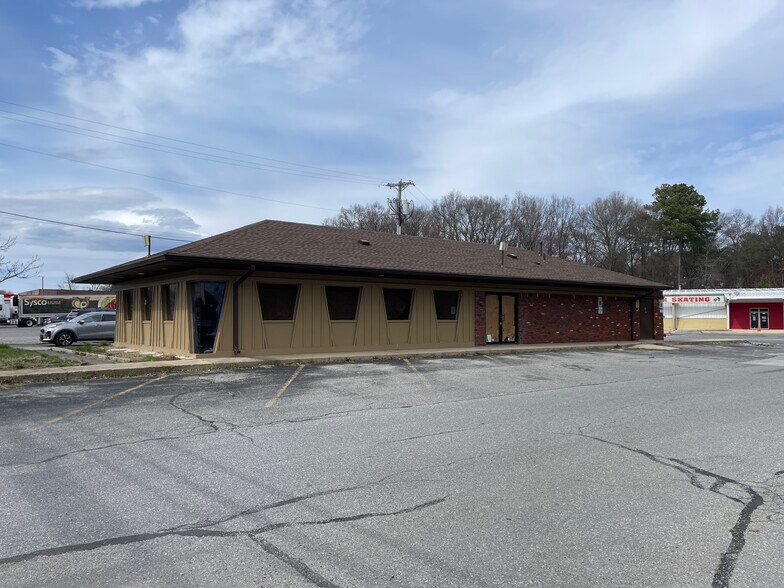 Primary Photo Of 3400 Leonardtown Rd, Waldorf Restaurant For Lease