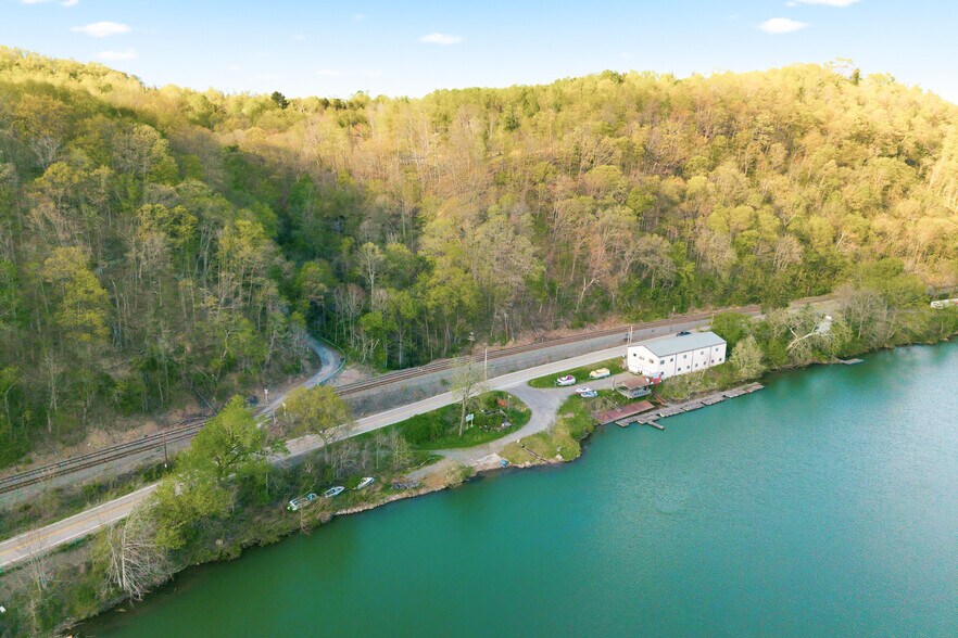 More Photos Of 490 Fort Martin Rd, Maidsville Flex For Sale