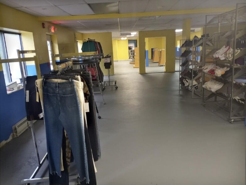 More Photos Of 982 Rubber Ave, Naugatuck Office For Sale