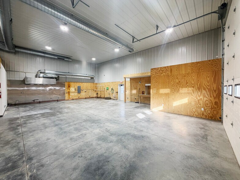 More Photos Of 1415 E Railroad St, Laurel Warehouse For Lease