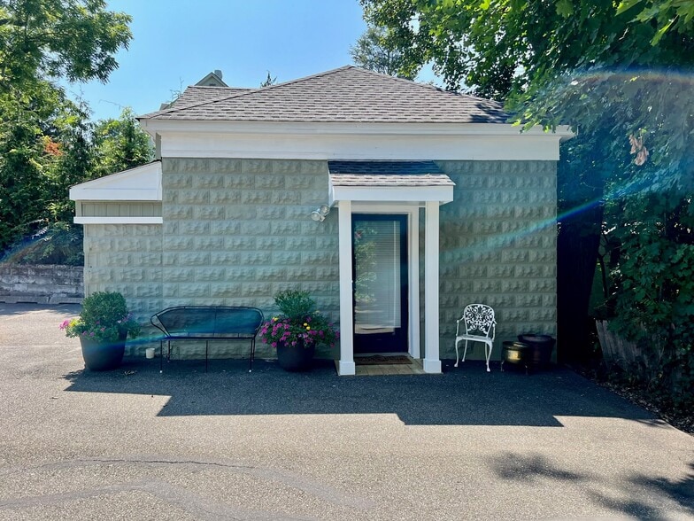 More Photos Of 91 Green St, Huntington Office Residential For Sale